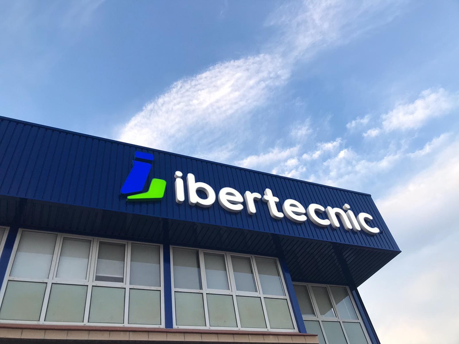 ibertecnic logotipo fachada